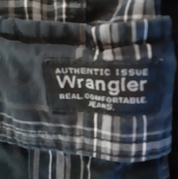 Mens size 42, two pair of cargo shorts - Picture 2 of 4